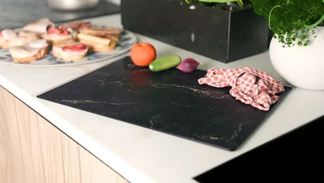 Skleněná krájecí deska ČERNÝ MRAMOR 30 × 40 cm – kuchyňská deska, ochranná deska, skleněný tác