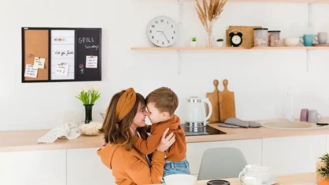 Magnetická nástěnka 3v1 ALLboards COMBI: bílá suchostíratelně-magnetická, bílá magneticko-křídová a korková 60x40 cm