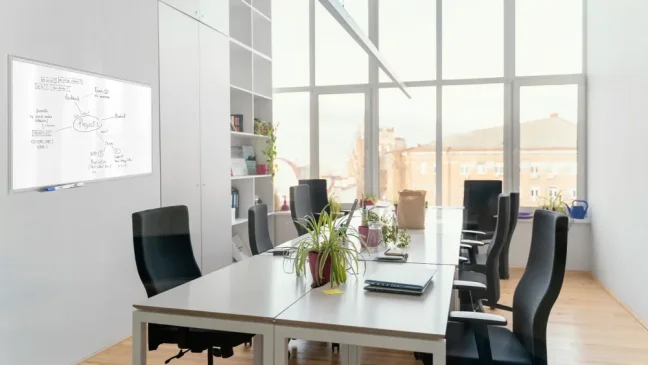 Bílá popisovací magnetická tabule 120x60 cm v hliníkovým rámu – TM IDEA® série Flex