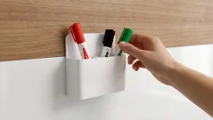 Magnetický držák na fixy a psací potřeby