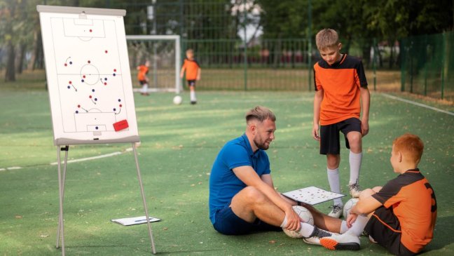 Taktická tabule flipchart FOTBAL 100x70 cm – magnetická bílá tréninková tabule