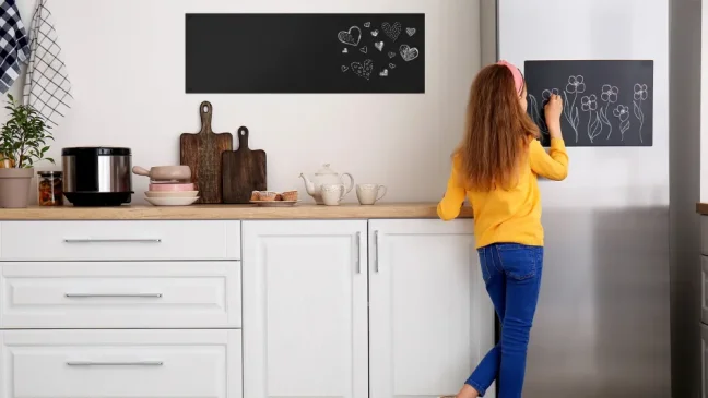 Bezrámová magnetická křídová tabule magnetický panel SLIMboard 90x30 cm