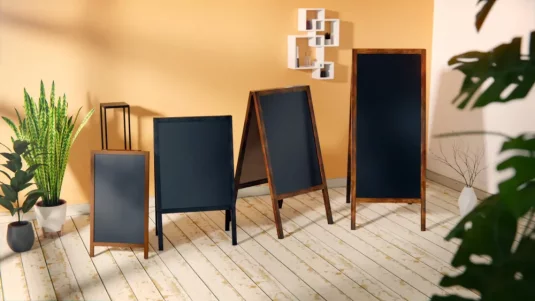 Allboards Reklamné áčko s kriedovou tabuľou 118x61 cm - vodeodolné čierný rám