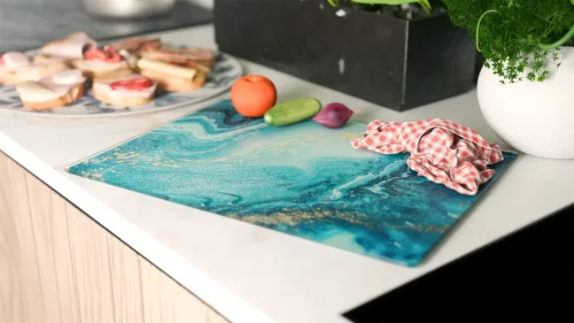 Skleněná krájecí deska MODRÁ / ZLATO 30 × 40 cm – kuchyňská deska, ochranná deska, skleněný tác