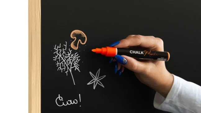 Čierna kriedová tabuľa 120×60 cm – drevený rám ECO