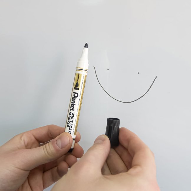 Popisovač Pentel černý