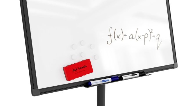 Mobilní magnetický flipchart se stíratelným povrchem na kolečkách 100 × 70 cm černý