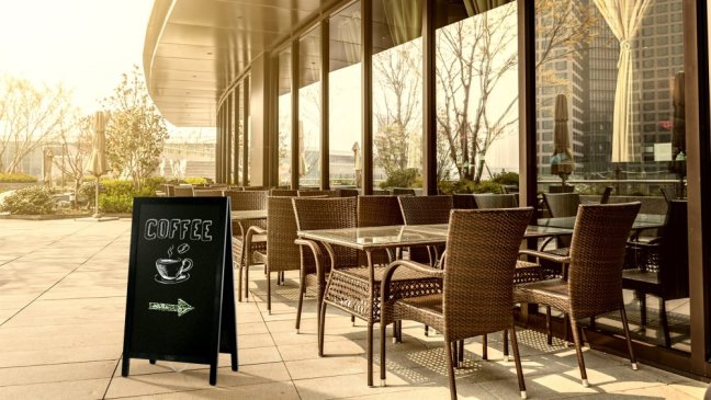 Magnetický křídový reklamní stojan voděodolný 80 × 45 CM ČERNÝ RÁM