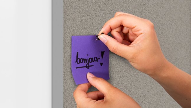 Tabuľa COMBI - sivý korok a magnetická biela 90x60 cm s sivym lakovaným dreveným rámom