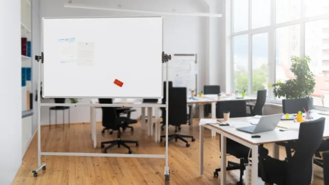 Mobilní tabule TM Idea, oboustranná, otočná, za sucha stíratelná, magnetická, 150x100 cm – řada FLEX