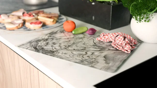 Skleněná krájecí deska ZKAMENĚLÉ DŘEVO 30 × 40 cm – kuchyňská deska, ochranná deska, skleněný tác