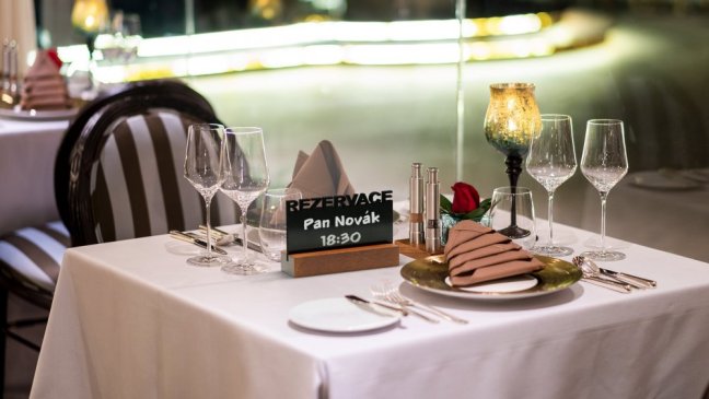Černá křídová oboustranná tabule na stůl - REZERVACE sada 4 ks se stojany