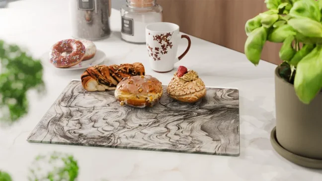 Skleněná krájecí deska ZKAMENĚLÉ DŘEVO 30 × 40 cm – kuchyňská deska, ochranná deska, skleněný tác