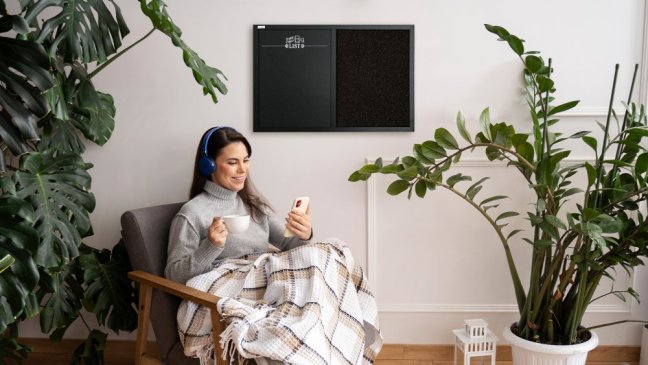 Magnetická a korková tabuľa COMBI 60x40 cm hnedo-čierna v drevenom lakovanom čiernom ráme