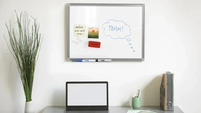Biela popisovacia magnetická tabuľa 45x60 cm v hliníkovom ráme + sada príslušenstva – TM IDEA® séria Flex