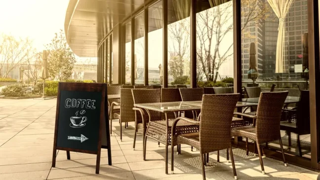 Allboards reklamné áčko s kriedovou tabuľou 100x50 cm - široký horný rám