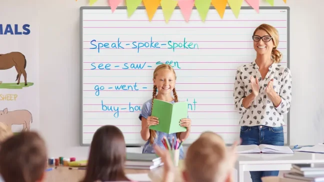 Bílá suchostíratelná tabule 150×100 cm s hliníkovým rámem, magnetickou fólií (trojlinka)