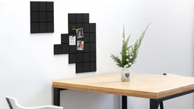 Filcový panel na stenu 30×30 cm čierny