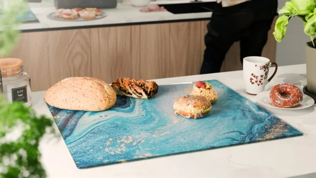 Skleněná krájecí deska MODRÁ / ZLATO 60 × 52 cm