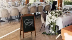 Reklamní áčko s křídovou tabulí 100x50 cm- ozdobný horní rám