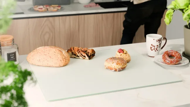 Skleněná kuchyňská deska BÍLÁ 60x52 cm - krájecí, ochranná deska