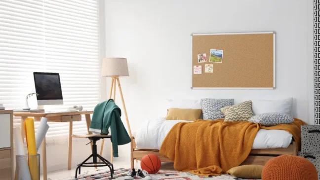 Korková nástěnka v hliníkovém rámu 90x60cm