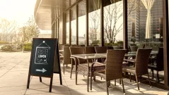 Reklamní áčko s magnetickou tabulí 118x61cm